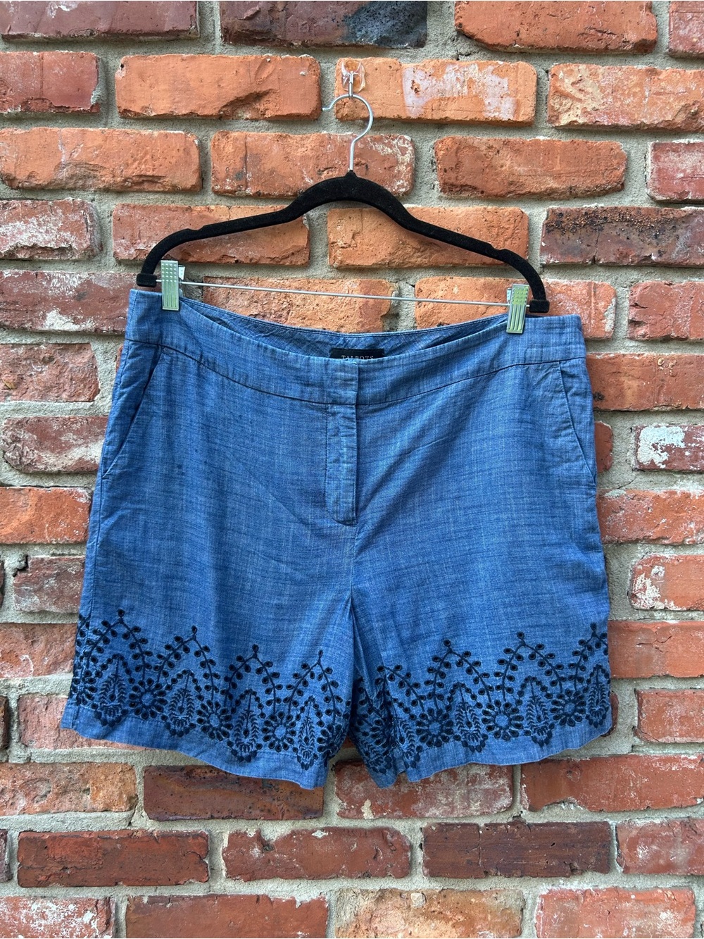 Talbots Chambray Women’s Blue Embroidered Shorts Eyelet Lined 100% Cotton Sz 16